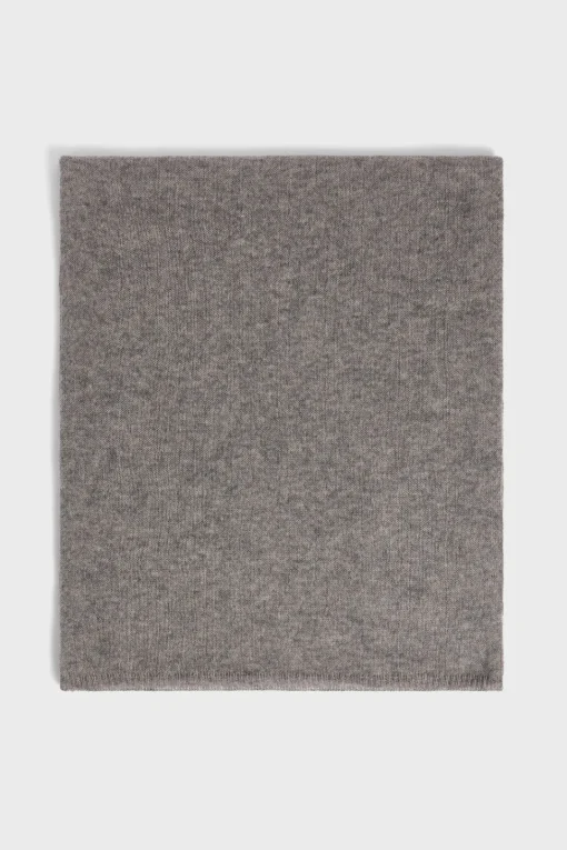Outlet Cashmere scarf - DEL"])self.__next_f.push([1,"PHINE Scarves