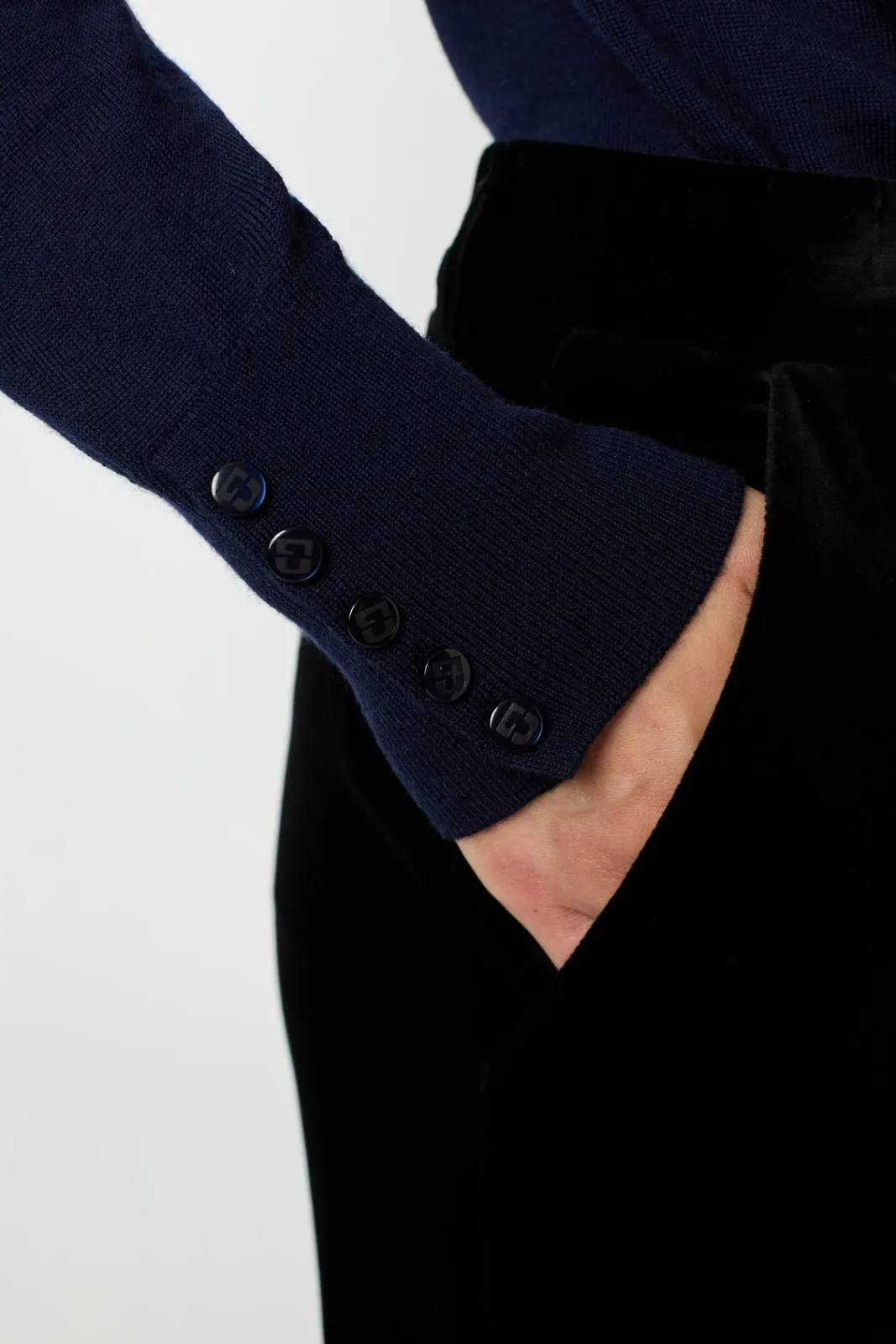 New Fine wool round neck sweater - JADE Knitwear